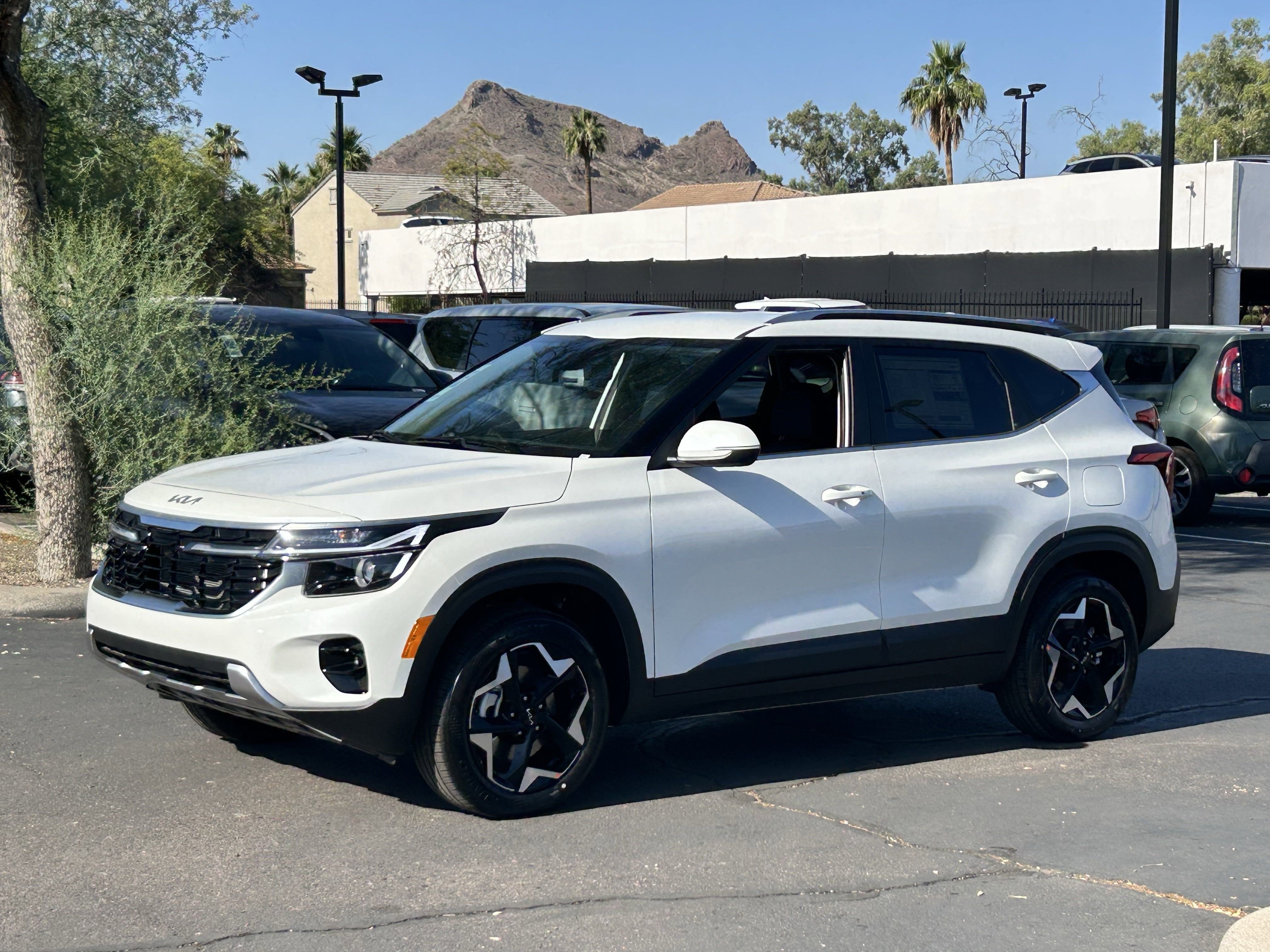 2025 Kia Seltos EX photo 4