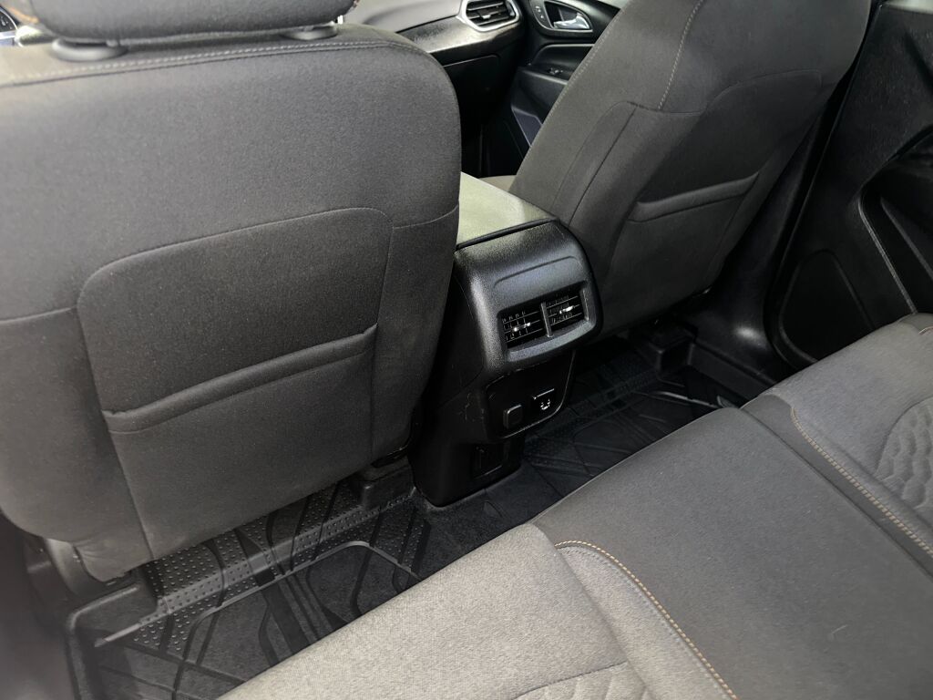 2018 Chevrolet Equinox LT photo 17