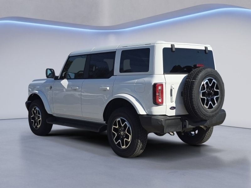 2025 Ford Bronco Outer Banks photo 4