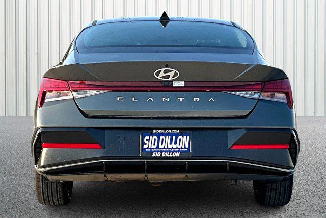 2025 Hyundai Elantra SEL Convenience photo 4