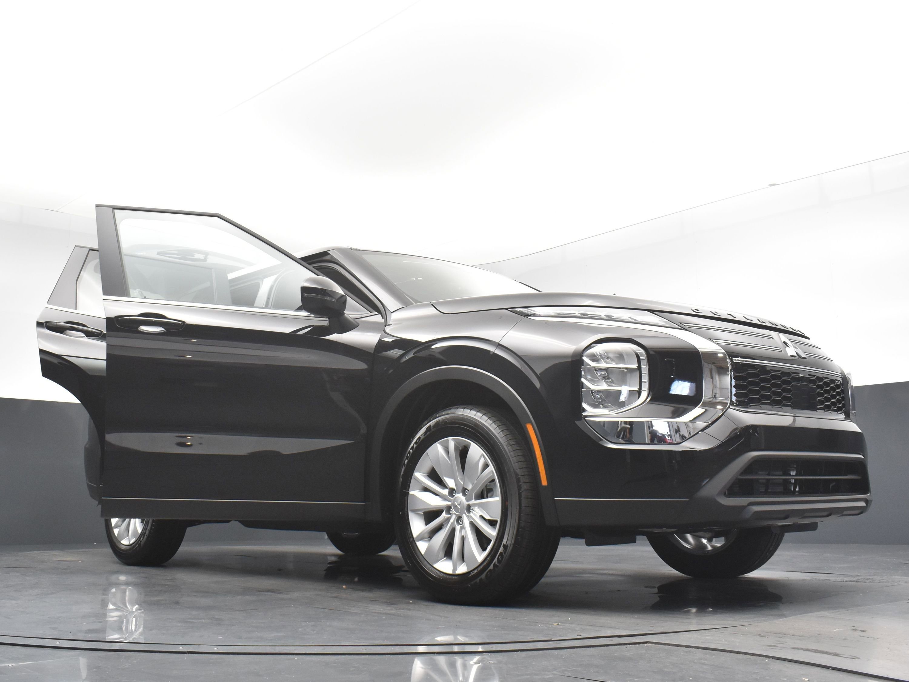 2025 Mitsubishi Outlander ES photo 31