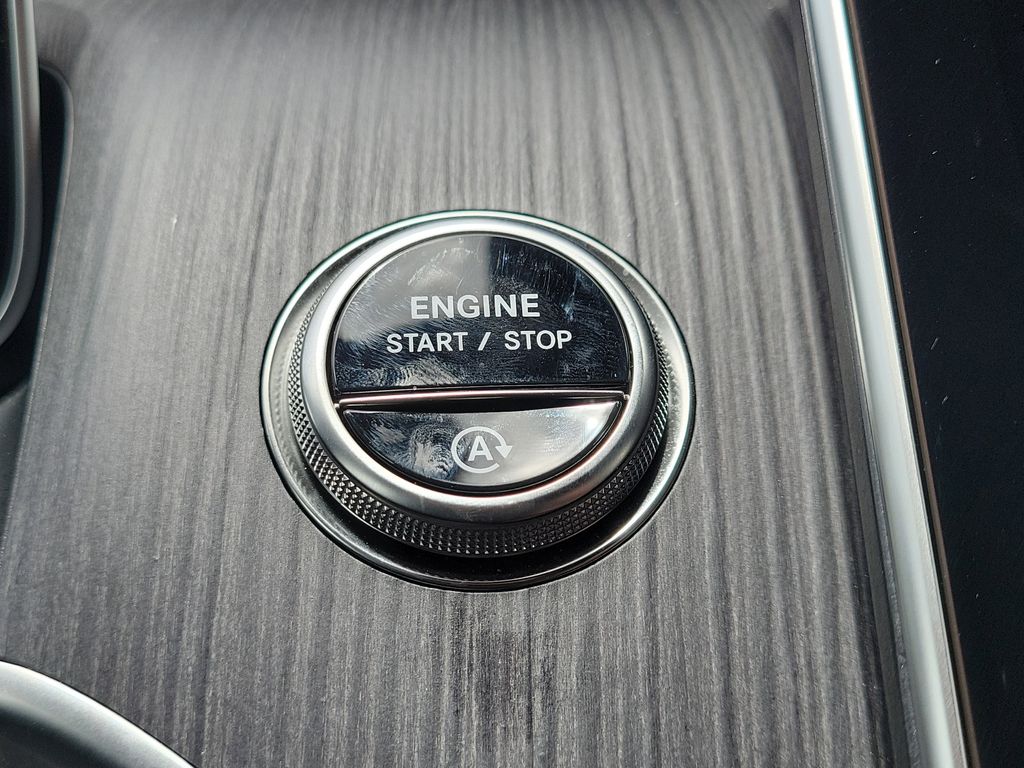 2025 Mercedes Benz GLC 300 photo 18