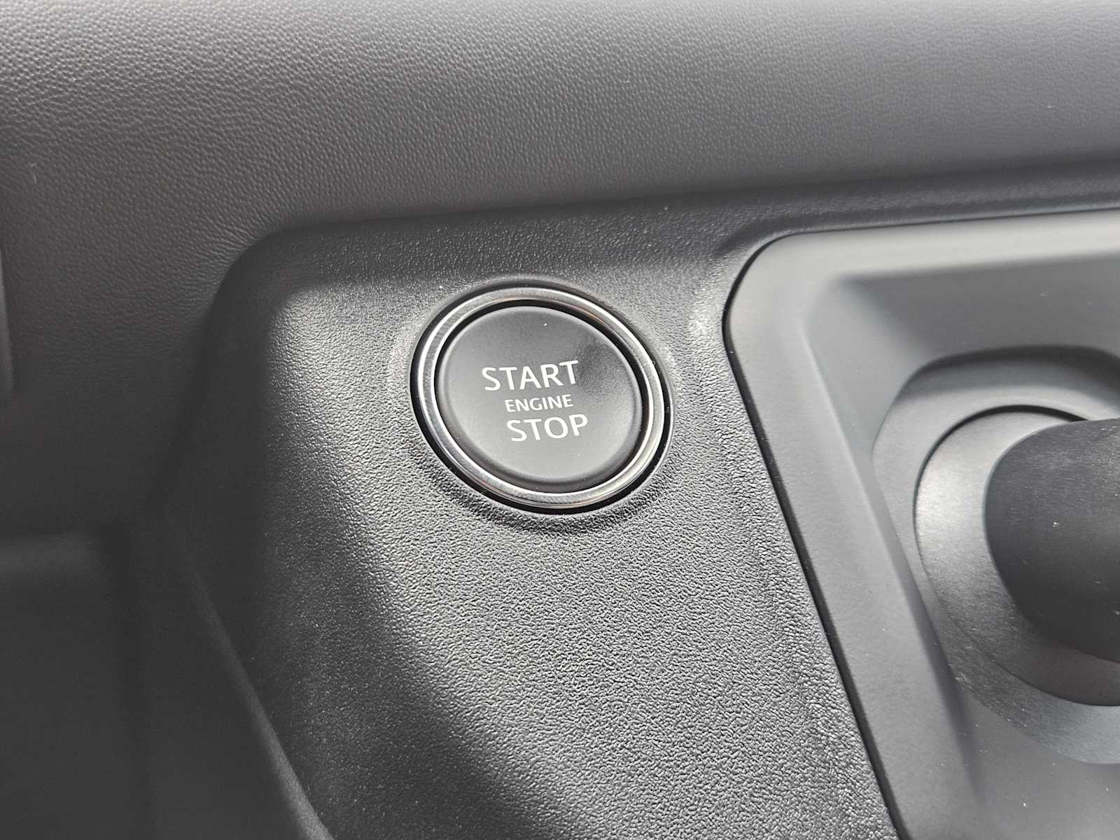 2025 Land Rover Defender 130 V8 photo 18