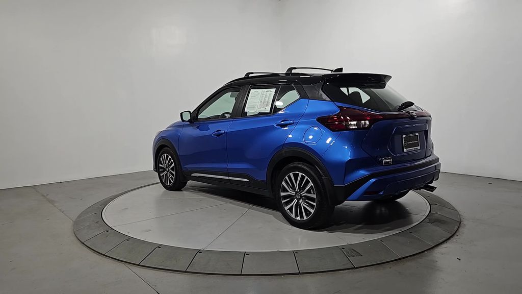 2021 Nissan Kicks SR photo 3
