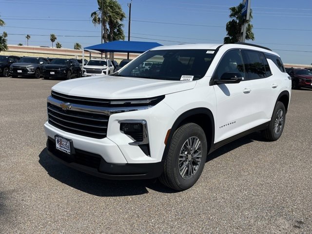 2025 Chevrolet Traverse photo 3