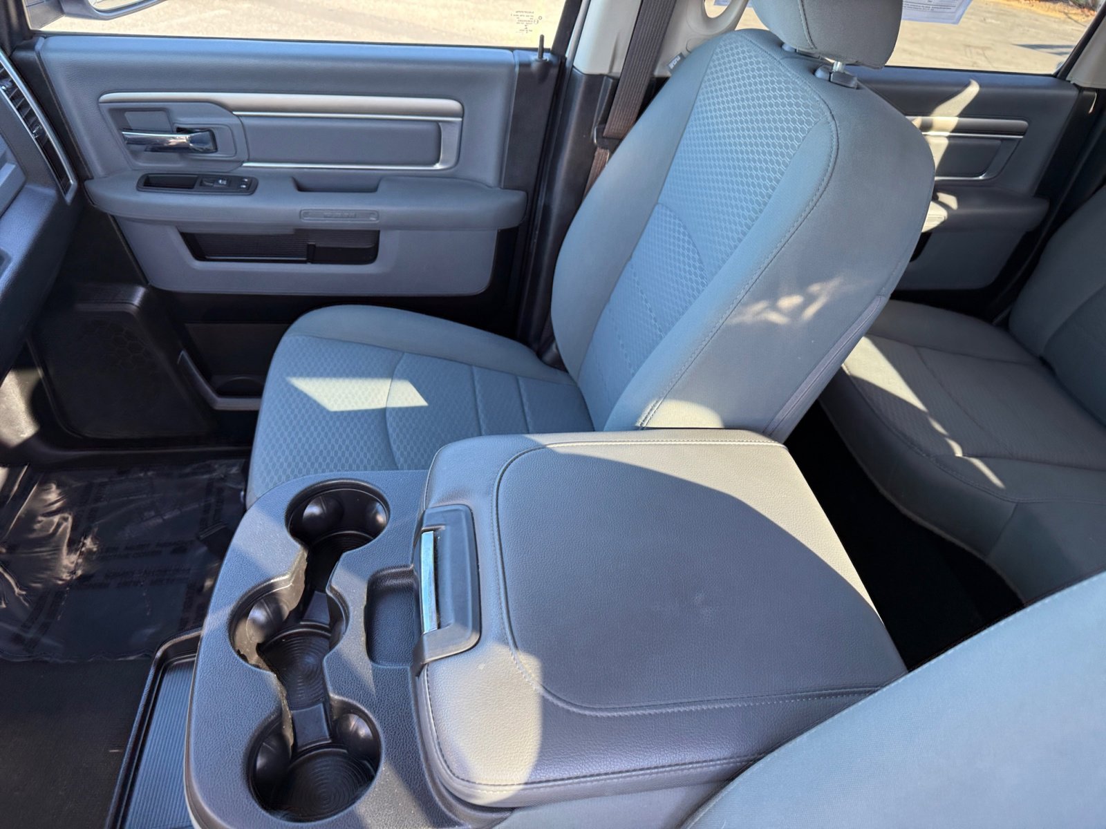 2019 Ram 1500 SLT photo 14