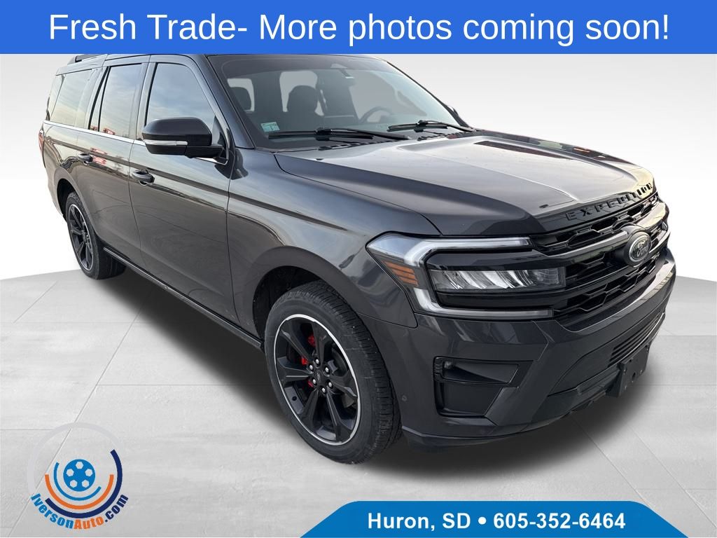 2022 Ford Expedition Limited's photo