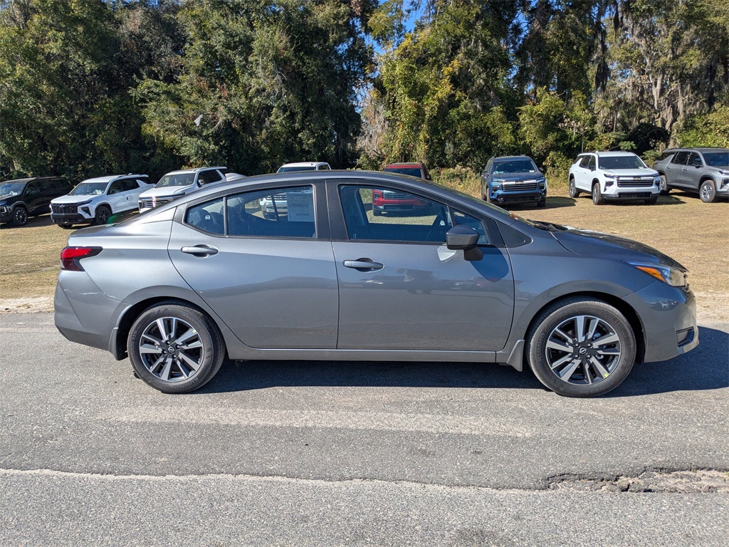 2025 Nissan Versa 1.6 SV photo 2