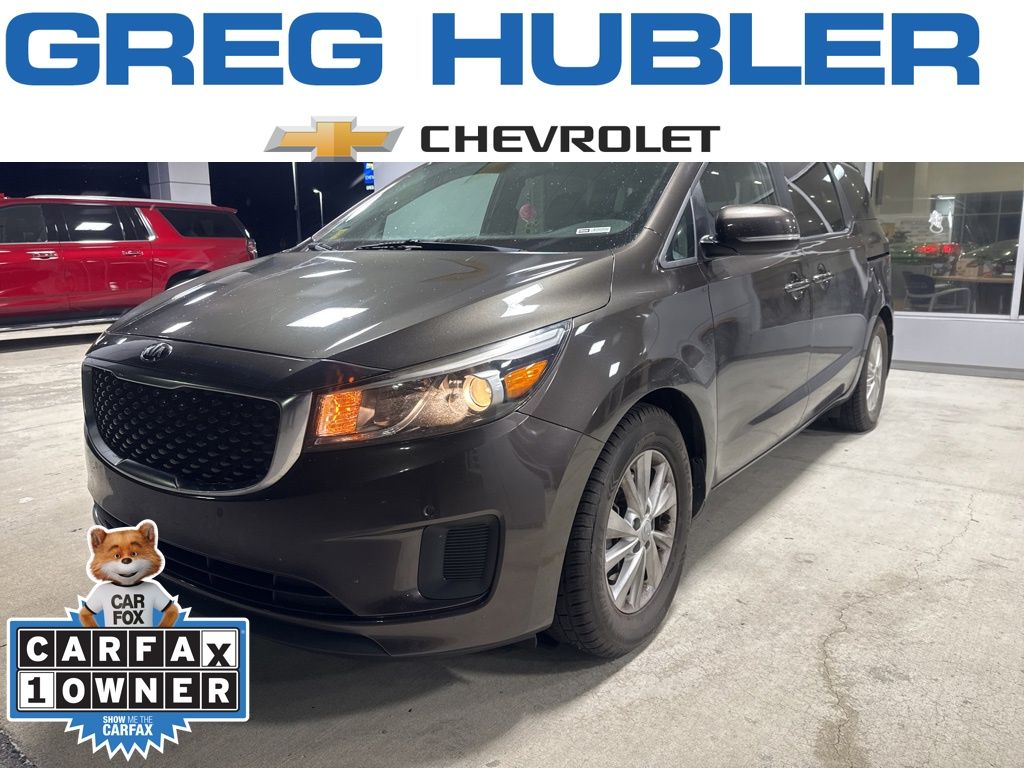 2017 Kia Sedona LX's photo