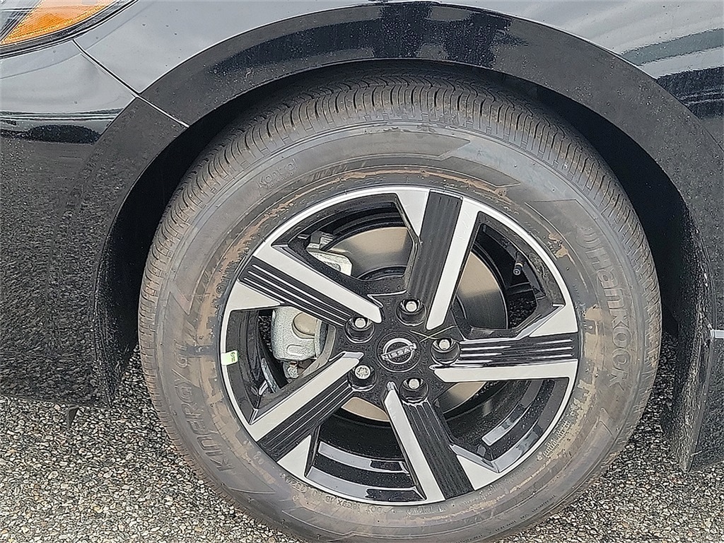 2025 Nissan Sentra SV photo 3