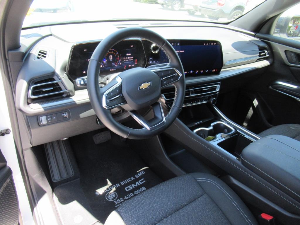 2025 Chevrolet Traverse photo 13