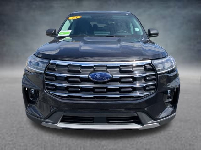 2025 Ford Explorer photo 2
