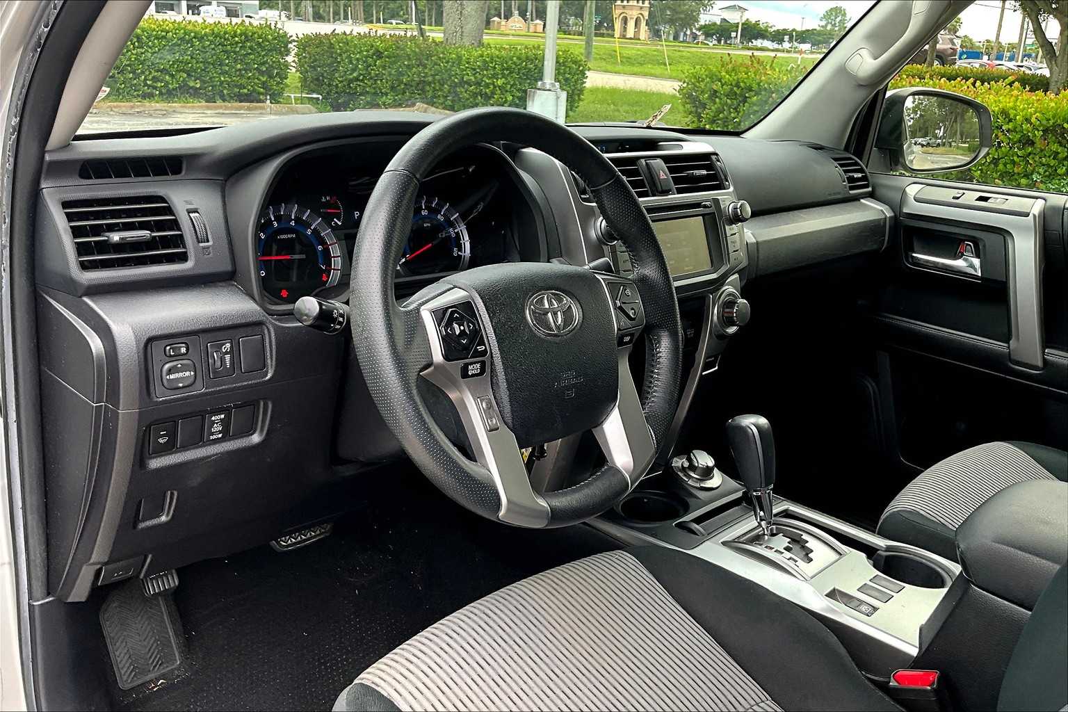 2014 Toyota 4Runner SR5 photo 15