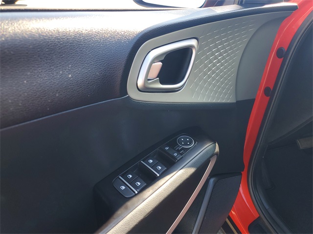 2023 Kia Soul LX photo 18