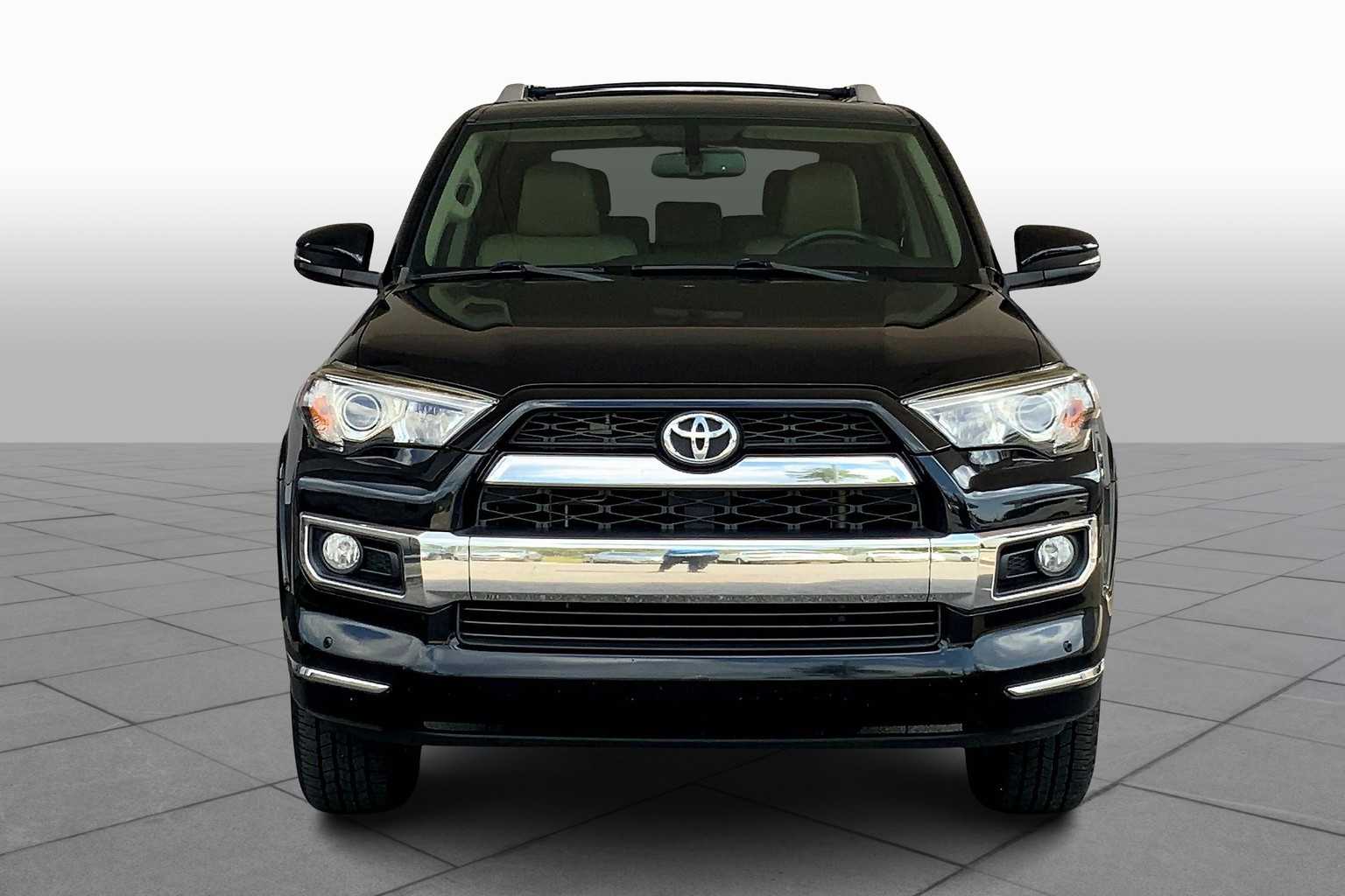 2017 Toyota 4Runner Limited photo 3