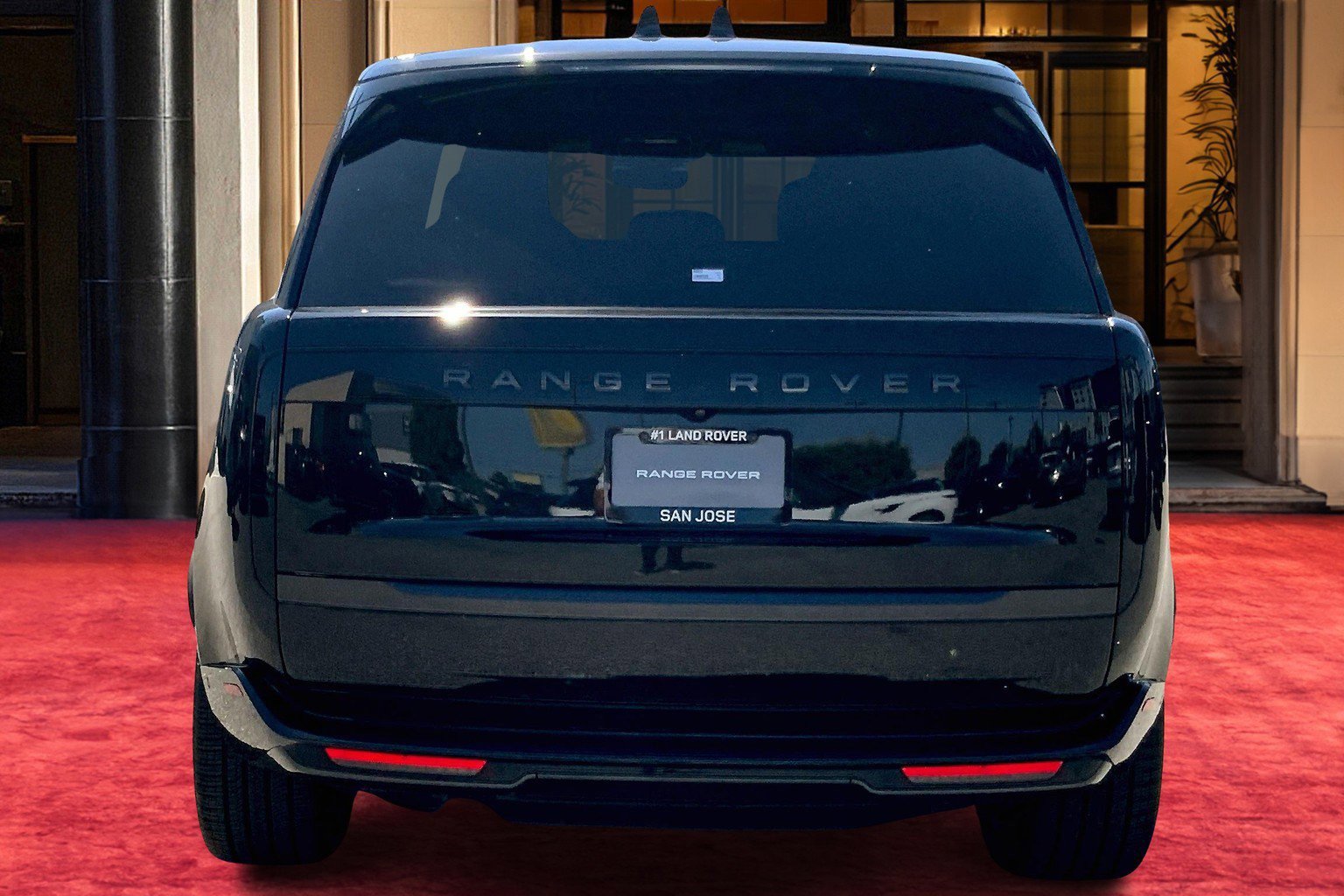 2025 Land Rover Range Rover SE photo 4