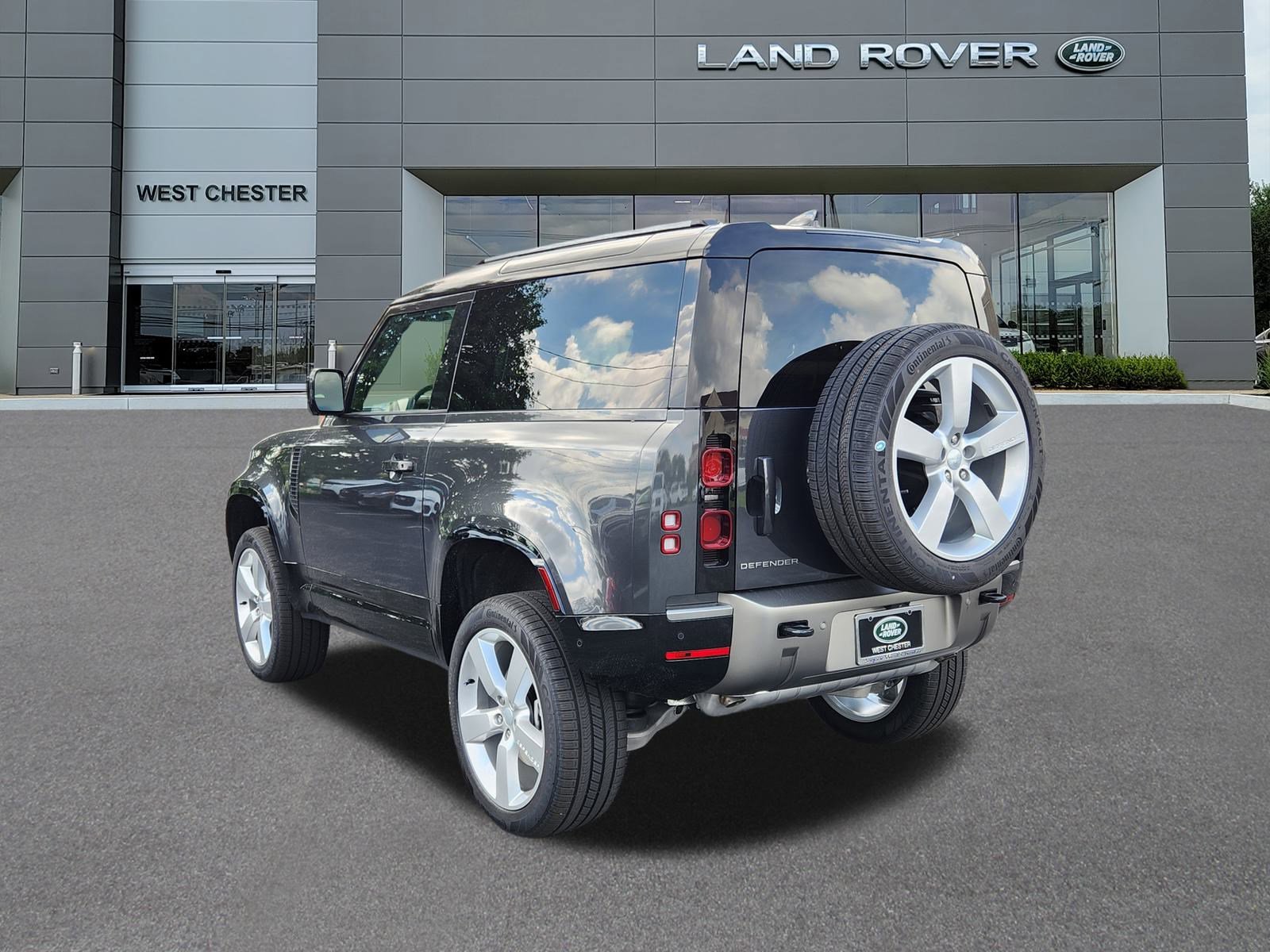 2025 Land Rover Defender 90 X-Dynamic SE photo 3