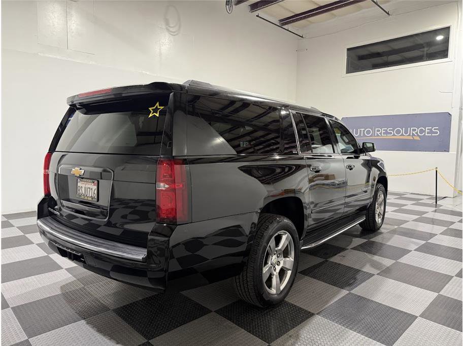 2016 Chevrolet Suburban LTZ photo 4