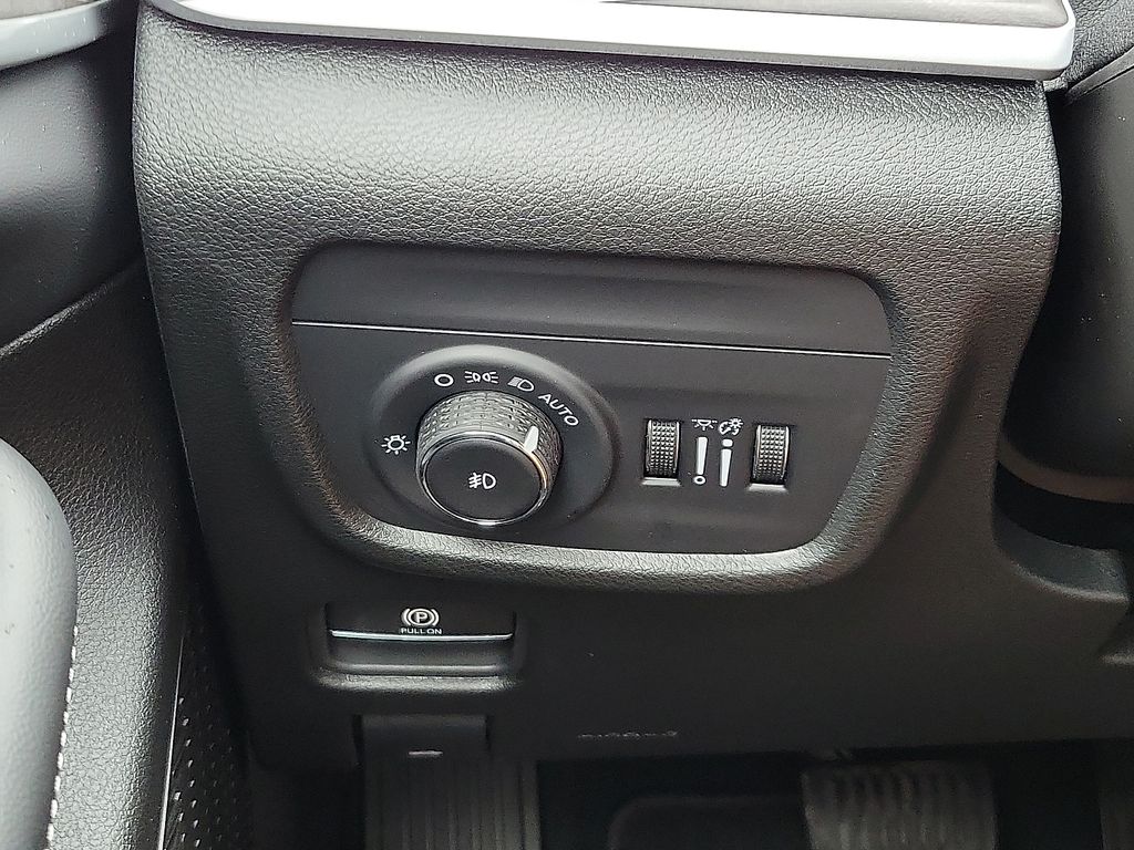 2025 Jeep Grand Cherokee Limited photo 14