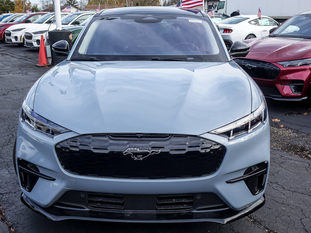 2025 Ford Mustang Mach-E Premium photo 3