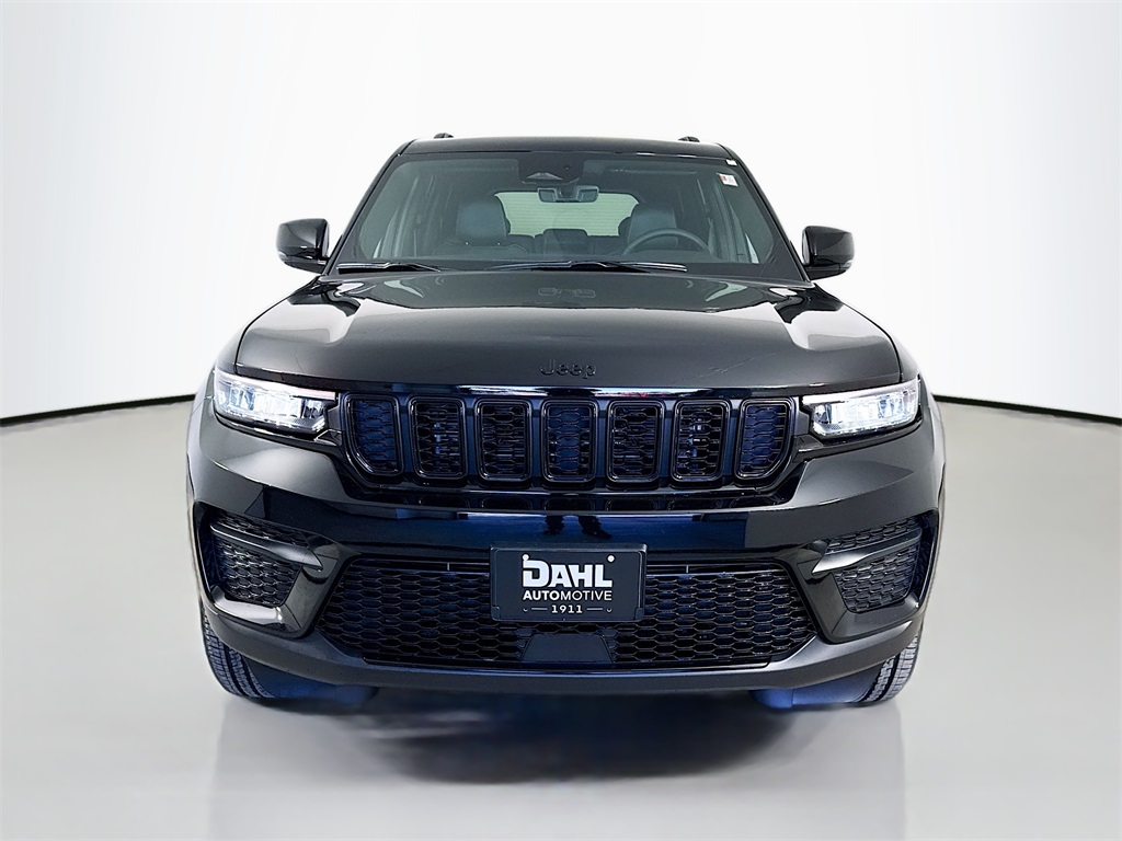 2025 Jeep Grand Cherokee Altitude X photo 2