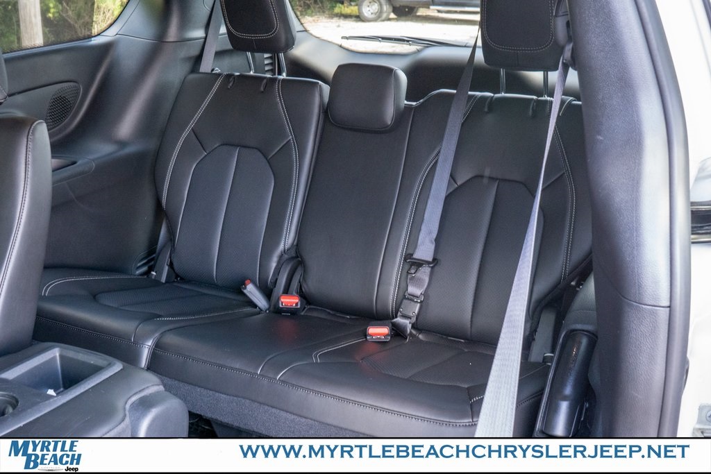2025 Chrysler Pacifica photo 13