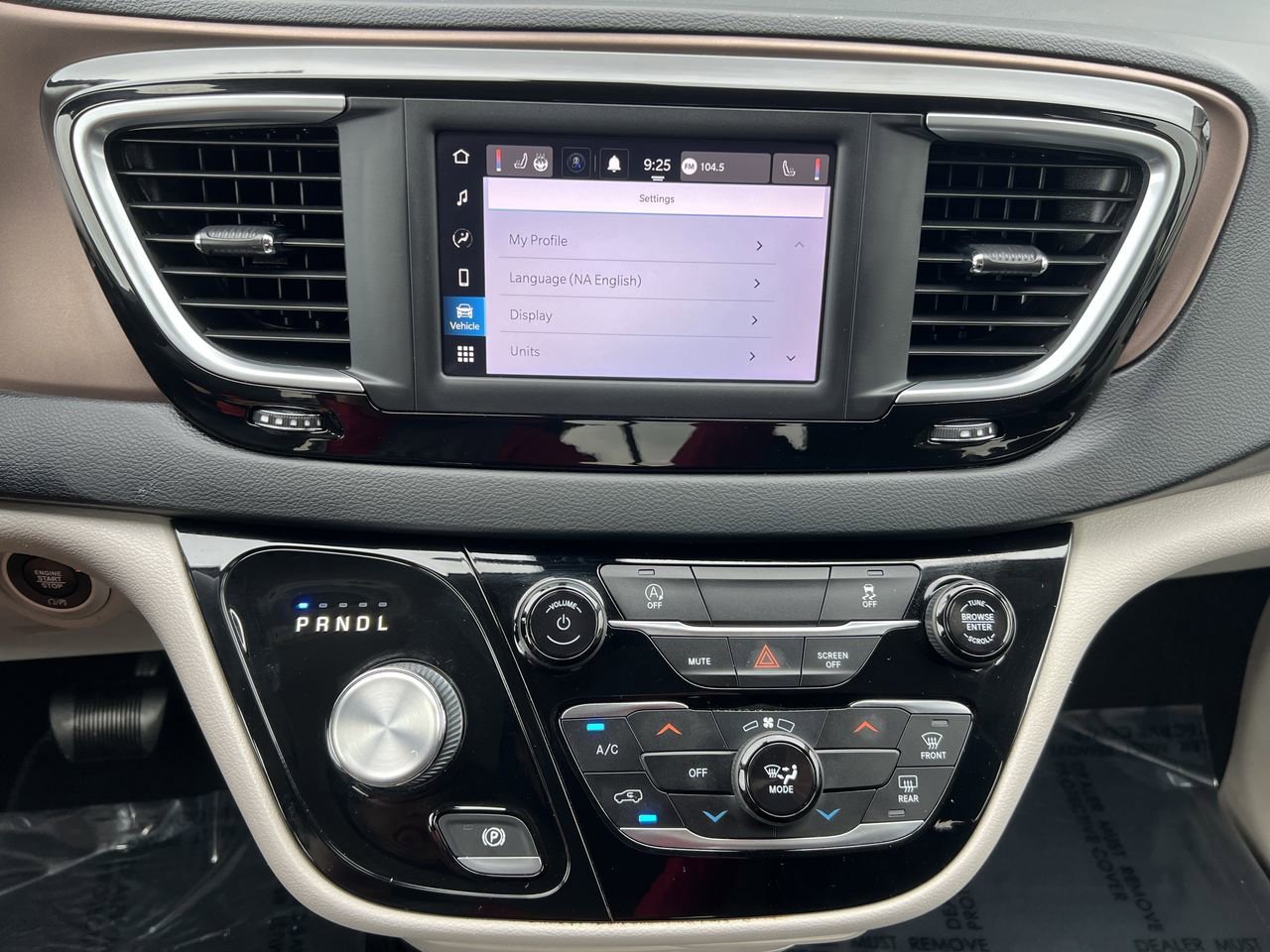 2022 Chrysler Voyager LX photo 21