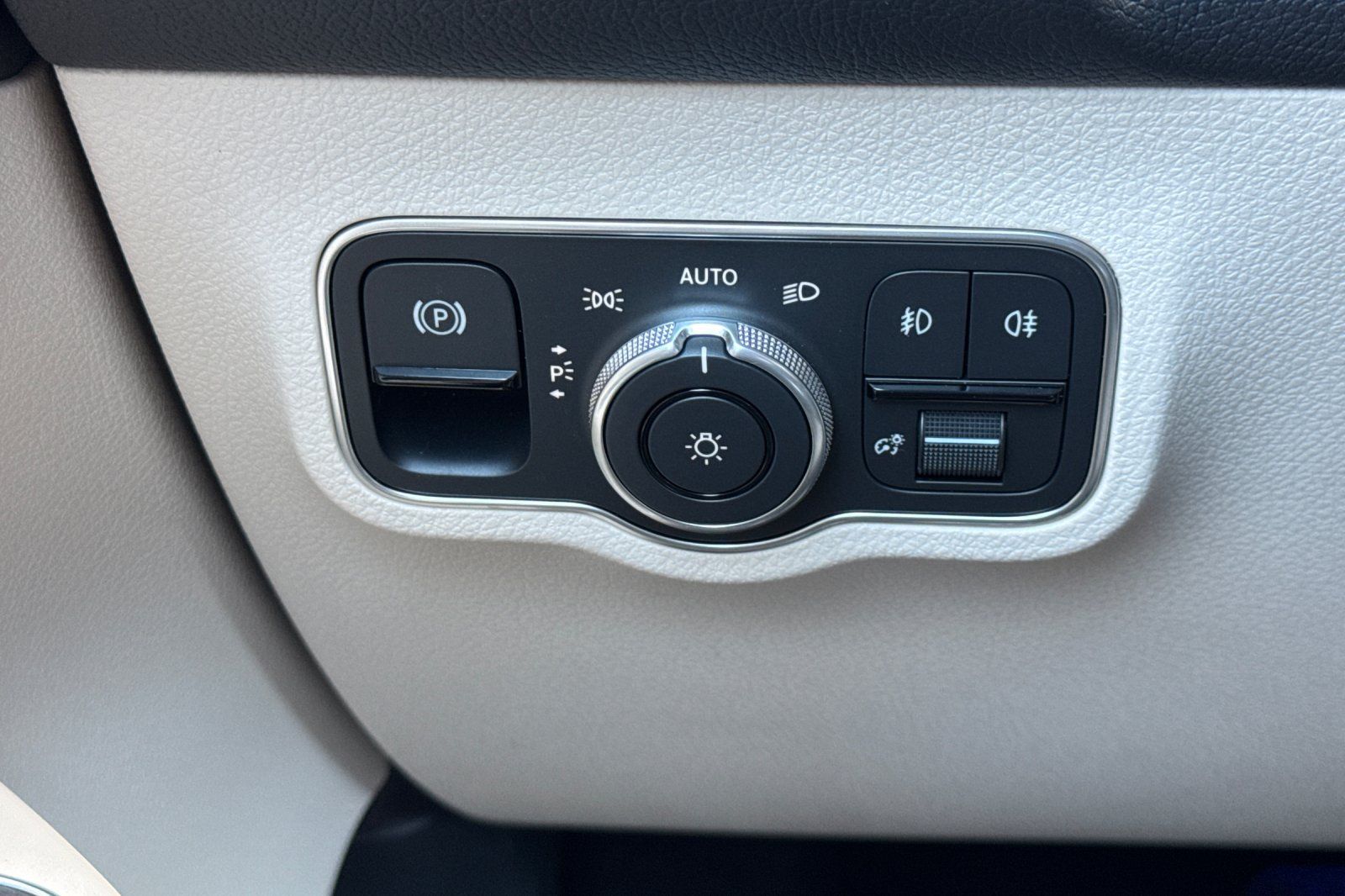 2025 Mercedes Benz GLB 250 photo 23