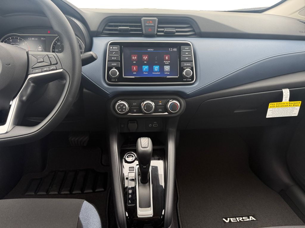 2025 Nissan Versa 1.6 SV photo 11