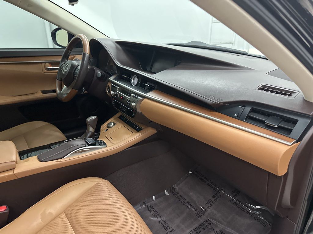2016 Lexus ES 350 photo 25