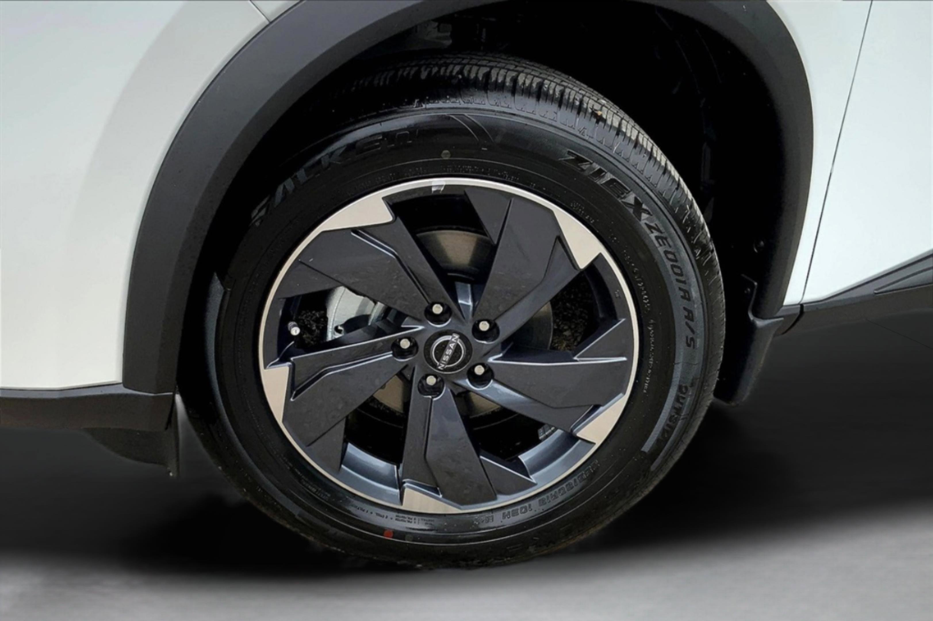 2025 Nissan Rogue SV photo 11