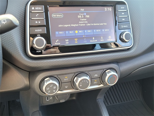 2024 Nissan Kicks S photo 17