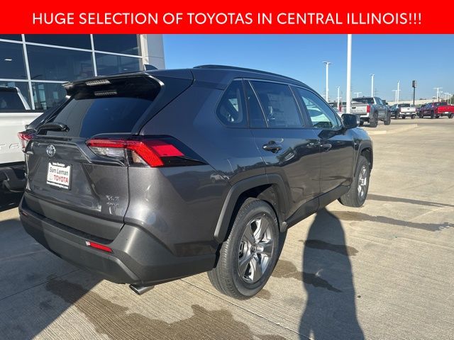 2025 Toyota RAV4 XLE photo 3