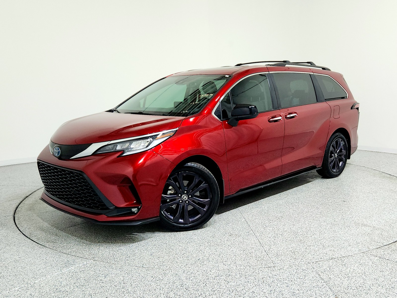 2022 Toyota Sienna XSE's photo