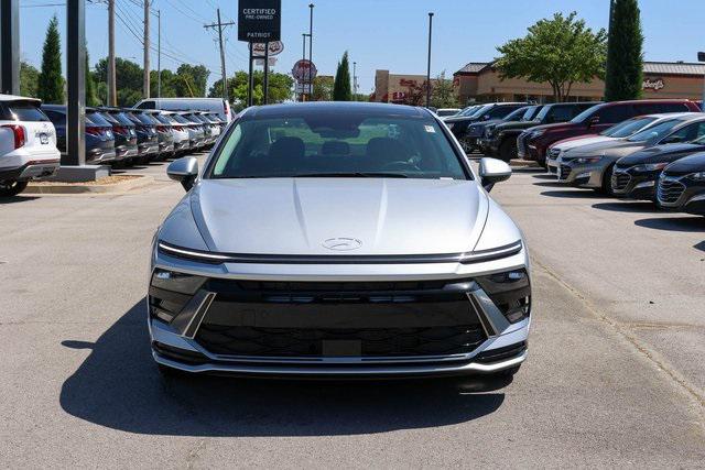 New 2025 Silver Hyundai SEL Convenience image 2