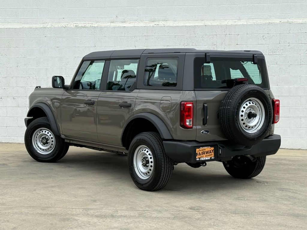 2025 Ford Bronco Base photo 4