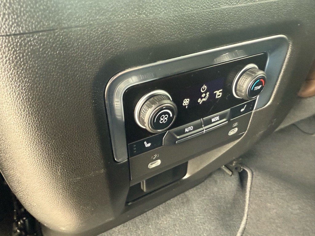 2023 Chevrolet Suburban High Country photo 16