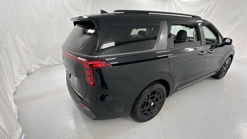 2026 Kia Carnival SX photo 3