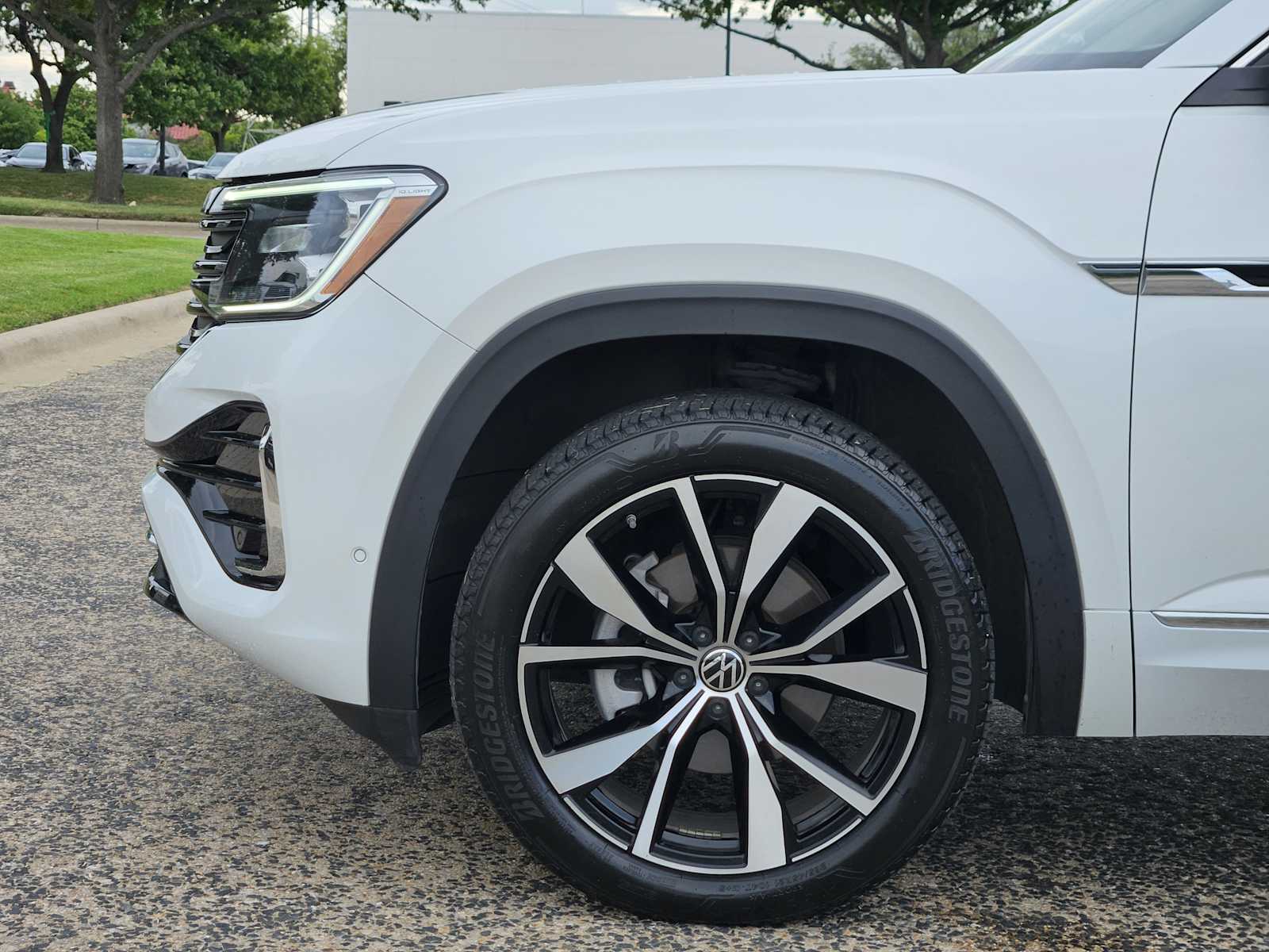 2024 Volkswagen Atlas SEL Premium R-Line photo 5