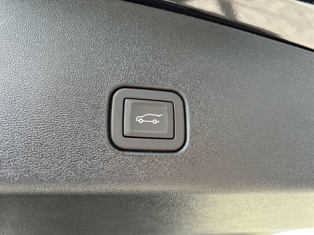 2025 Cadillac Optiq Luxury photo 8