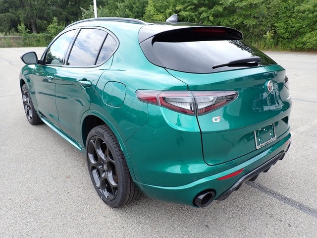 2025 Alfa Romeo Stelvio Tributo Italiano photo 3