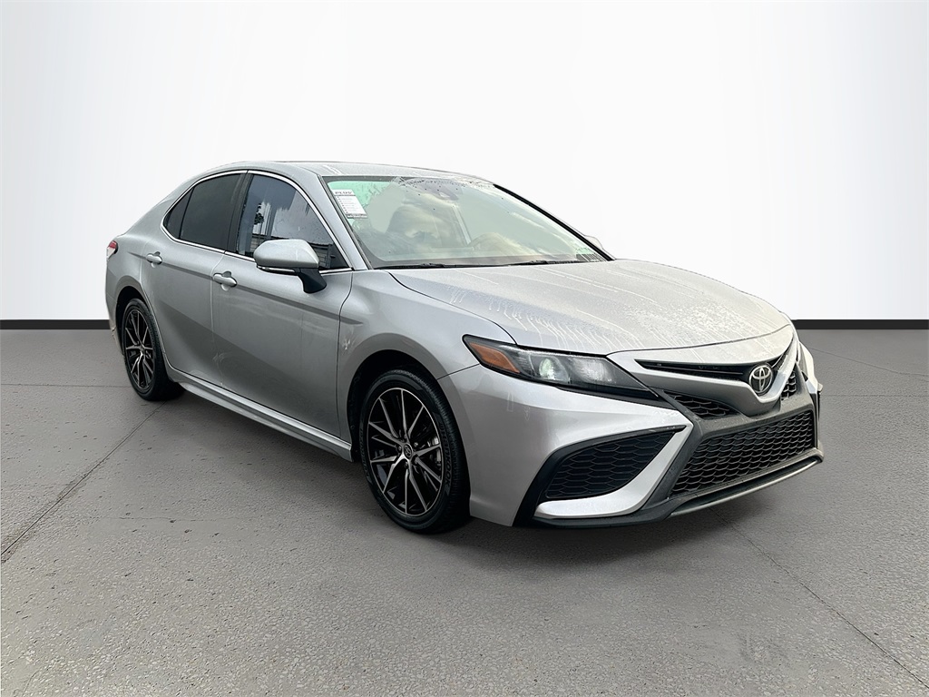 2023 Toyota Camry SE's photo