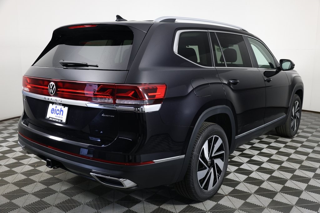 2025 Volkswagen Atlas SEL photo 2