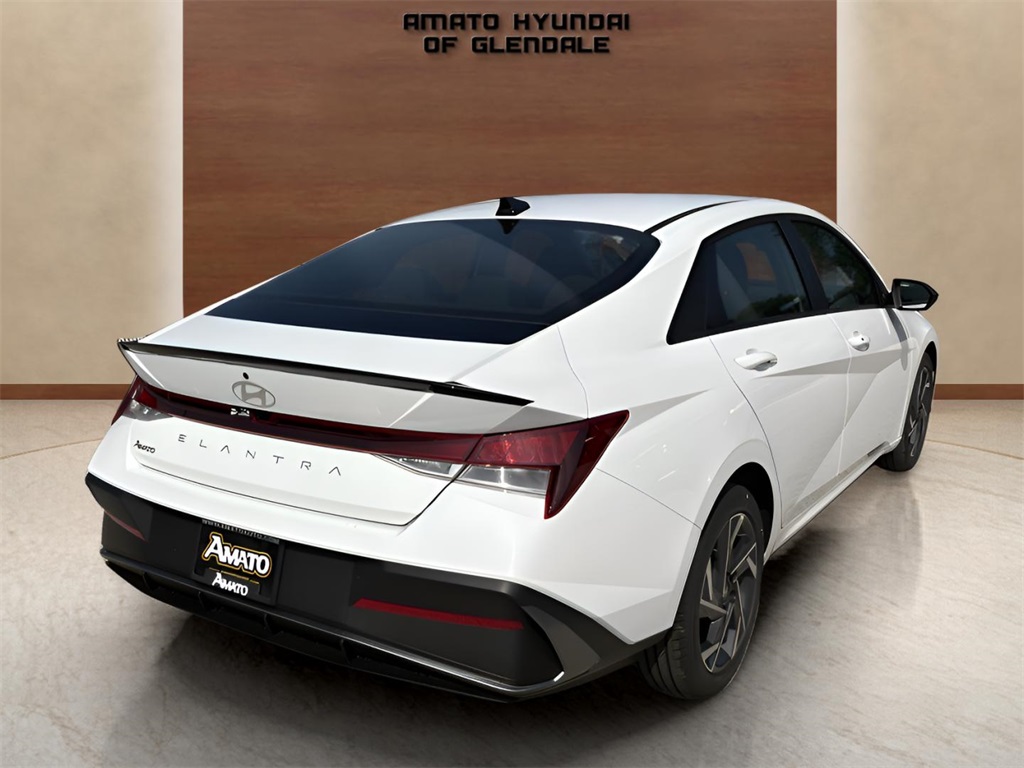 2025 Hyundai Elantra SEL Sport photo 5