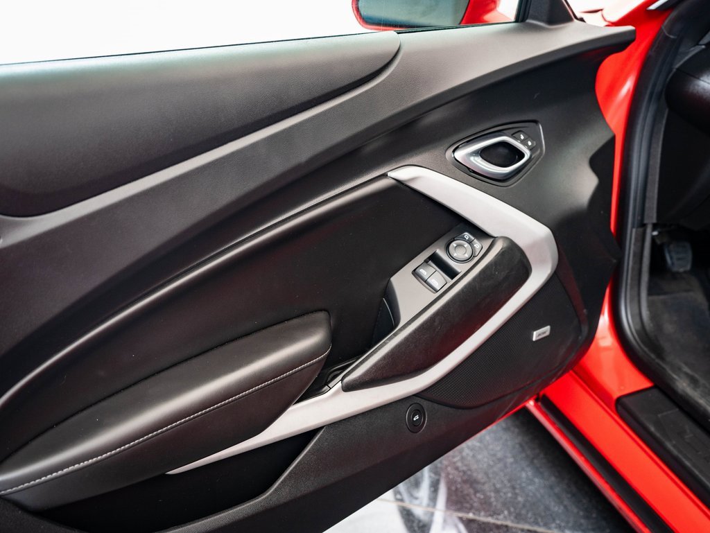 2018 Chevrolet Camaro 2LT photo 20