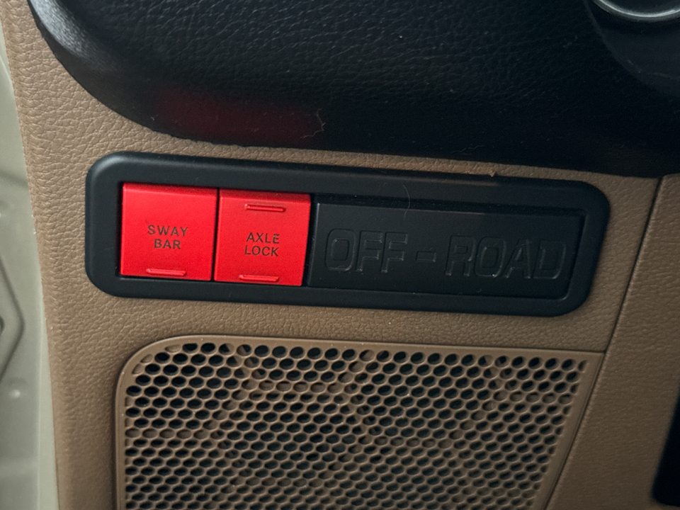 2011 Jeep Wrangler Unlimited Rubicon photo 3