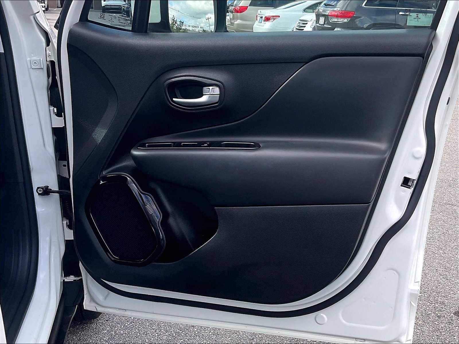 2020 Jeep Renegade Altitude photo 12