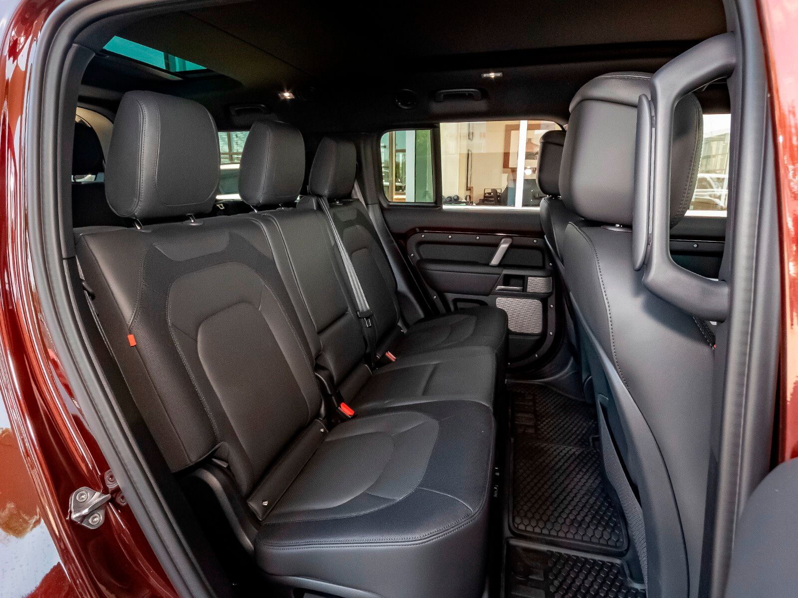 2024 Land Rover Defender 130 X-Dynamic SE photo 48