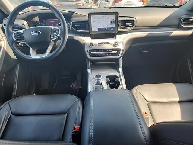 2023 Ford Explorer XLT photo 3