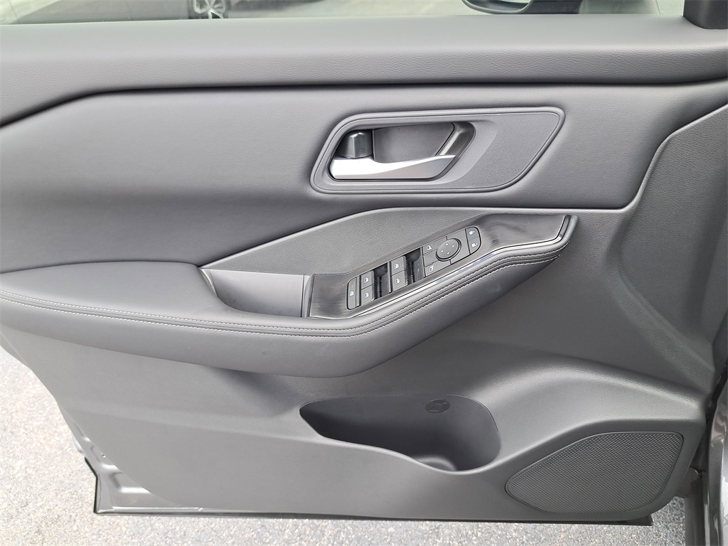 2026 Nissan Rogue SV photo 20